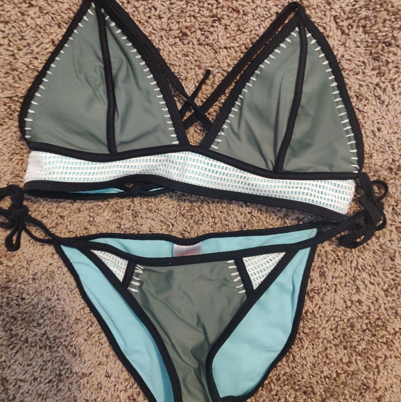 Bikini bundle - Picture 4 of 6